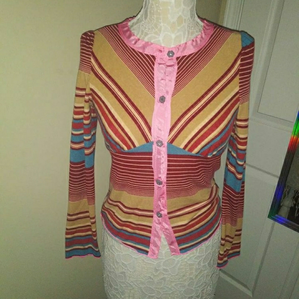 Y2K vintage like Sol Mio top.